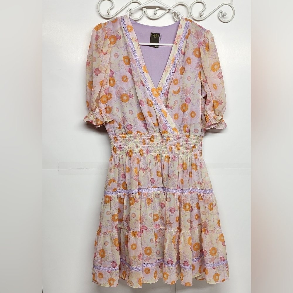 Taylor sz 12 beautiful Spring floral feminine lined mini dress.  Boho, Easter